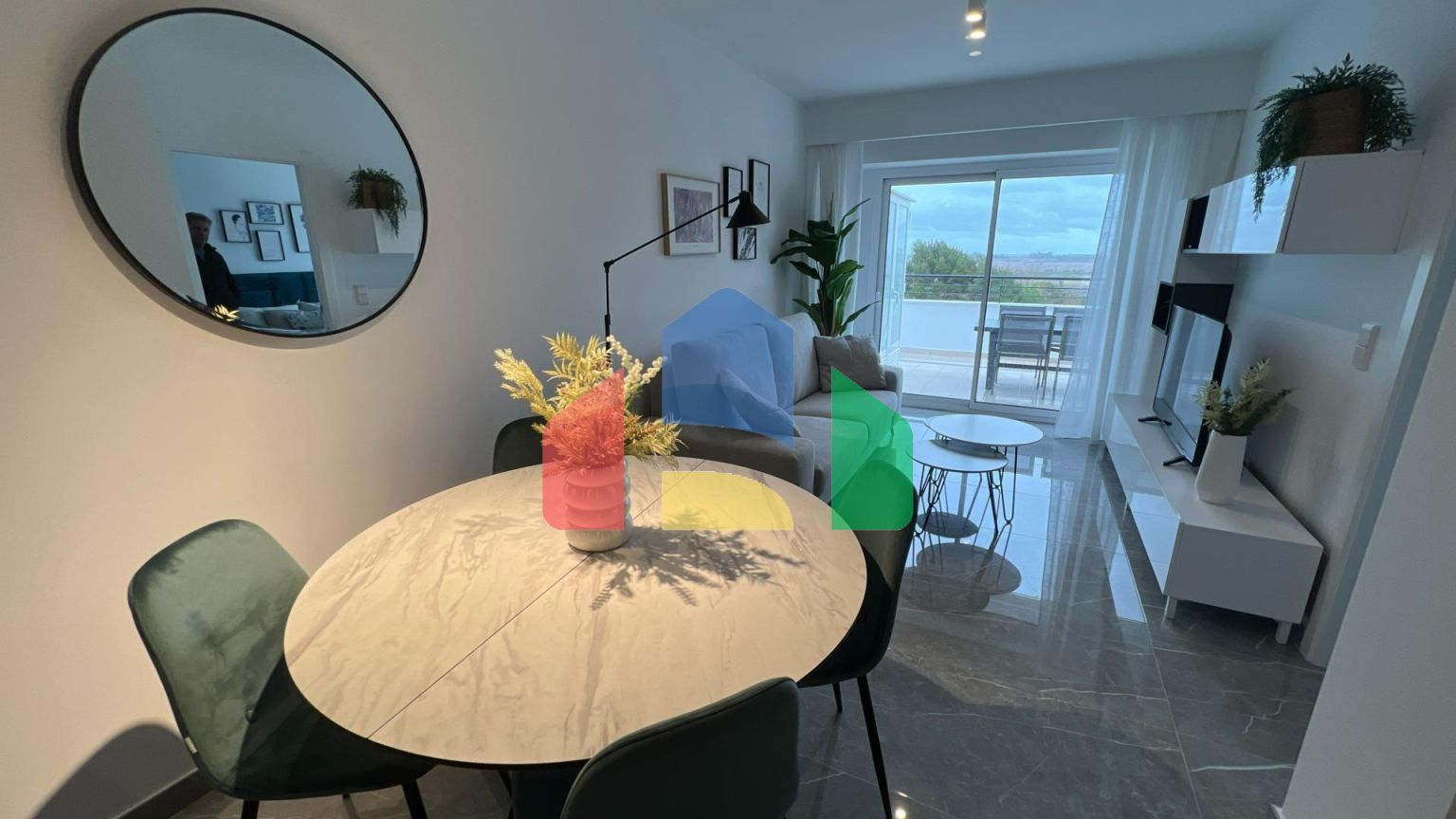 Трехкомнатная квартира в закрытом комплексе в новостройке в Гандии