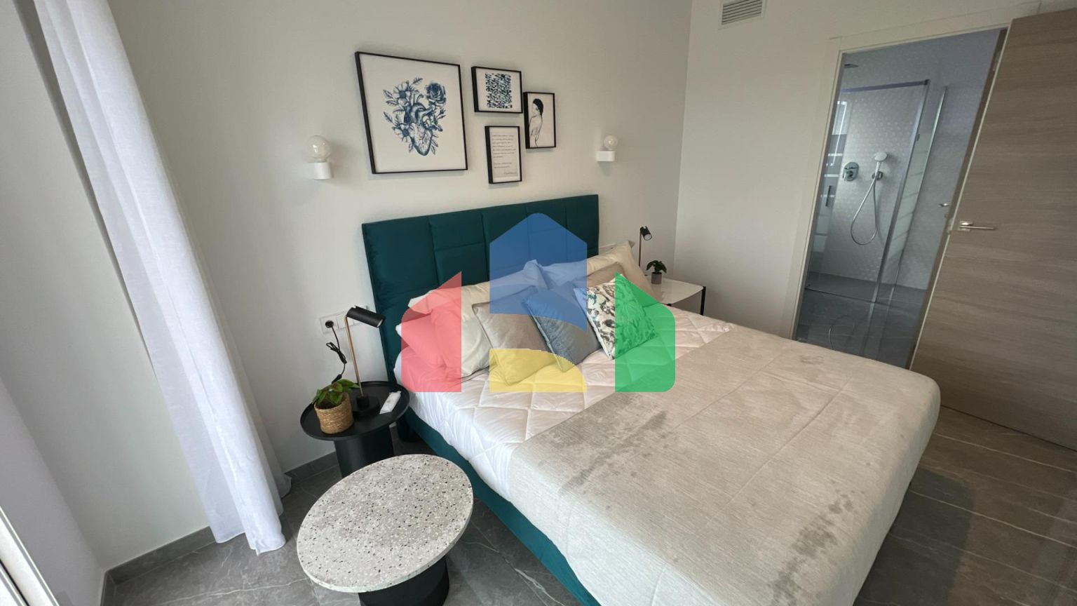 Трехкомнатная квартира в закрытом комплексе в новостройке в Гандии