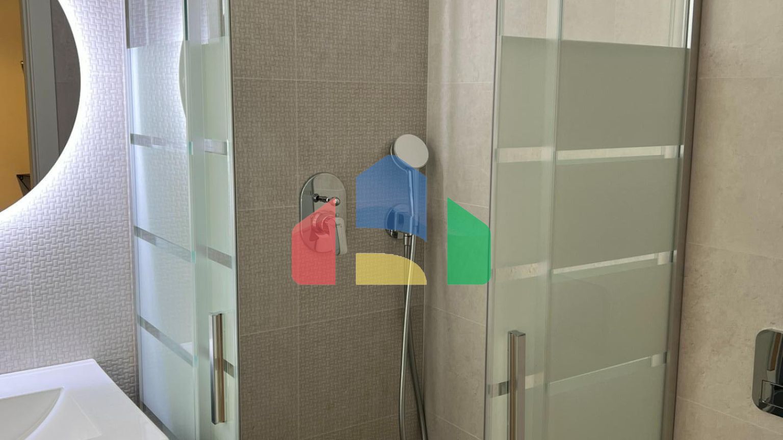 Трехкомнатная квартира в закрытом комплексе в новостройке в Гандии