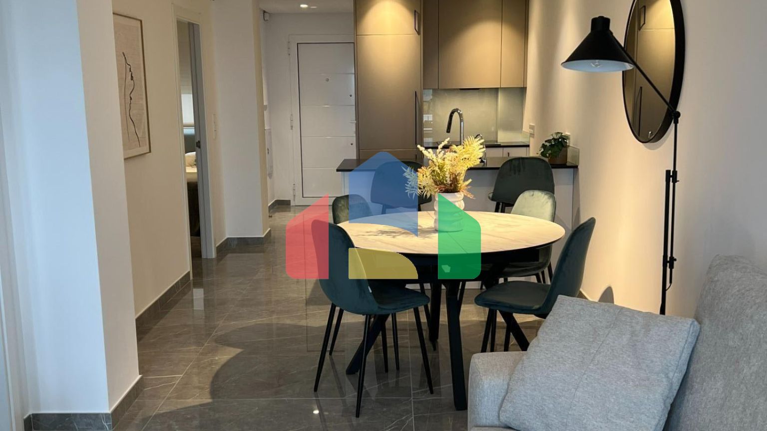 Трехкомнатная квартира в закрытом комплексе в новостройке в Гандии