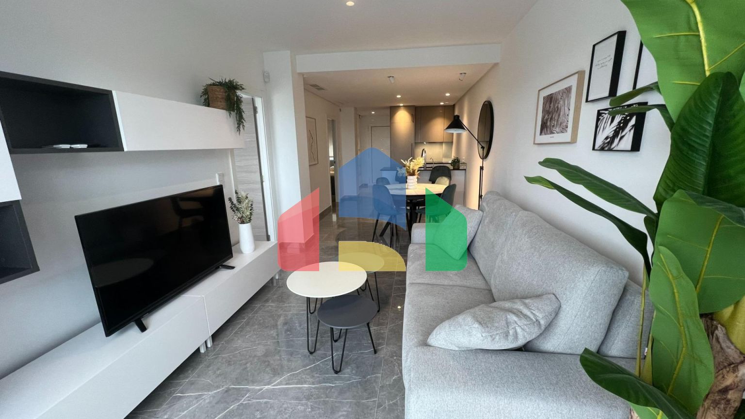 Трехкомнатная квартира в закрытом комплексе в новостройке в Гандии