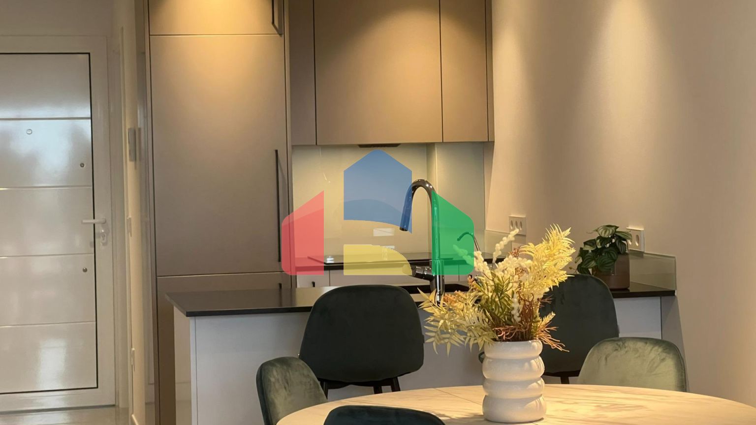 Трехкомнатная квартира в закрытом комплексе в новостройке в Гандии