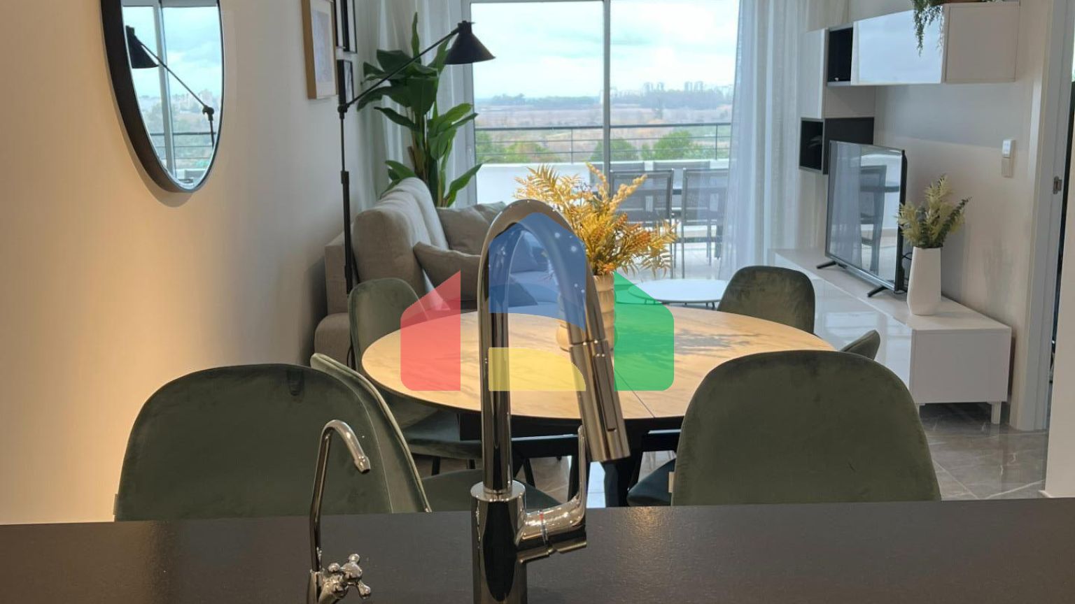 Трехкомнатная квартира в закрытом комплексе в новостройке в Гандии