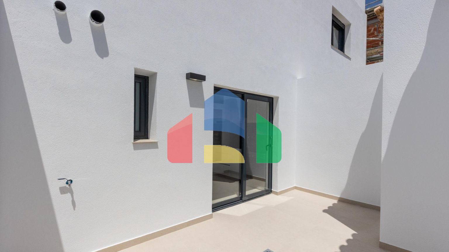 Современные таунхаусы с солярием и подвалом в Рафале, Аликанте