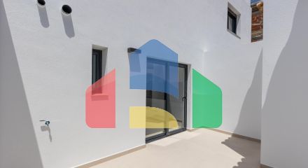 Современные таунхаусы с солярием и подвалом в Рафале, Аликанте Современные таунхаусы с солярием и подвалом в Рафале, Аликанте