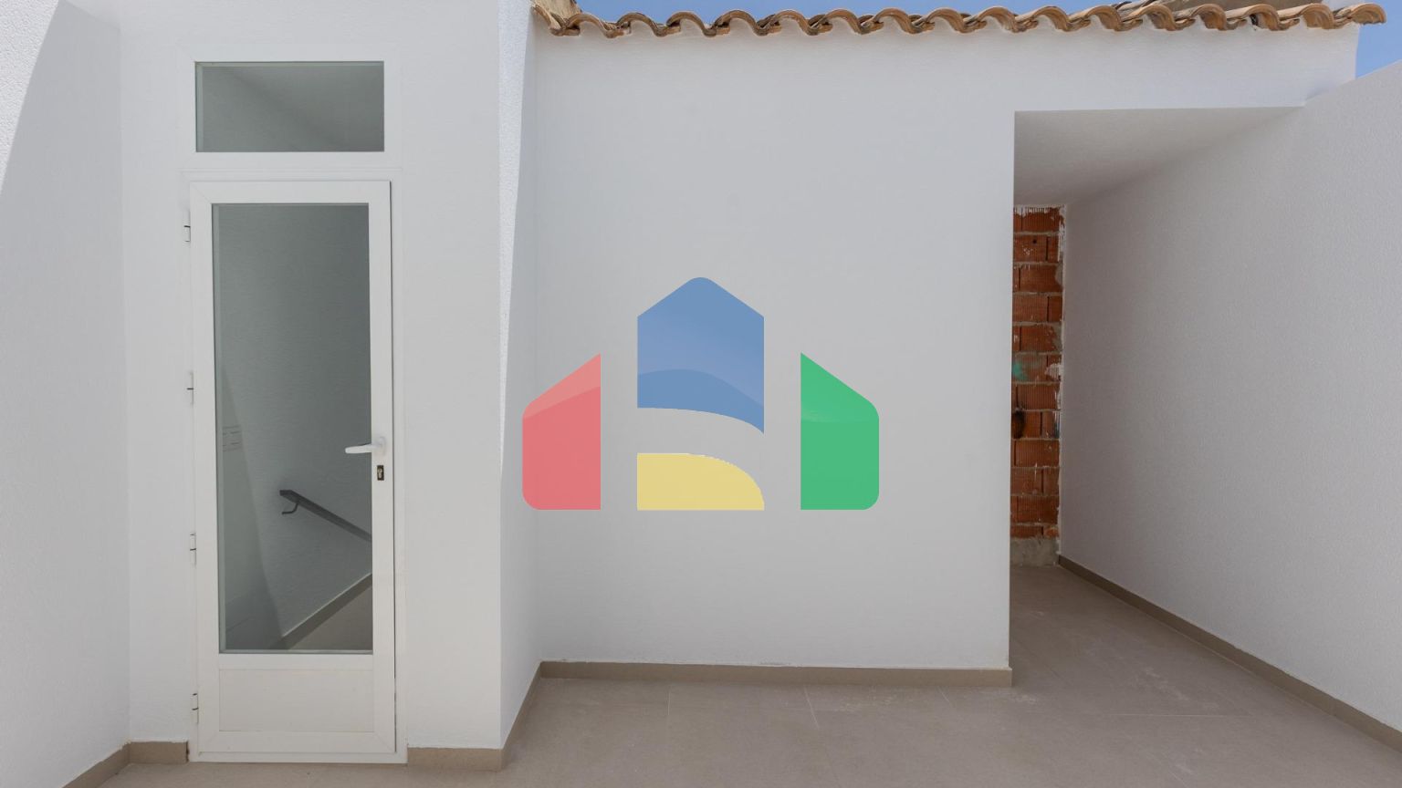 Современные таунхаусы с солярием и подвалом в Рафале, Аликанте