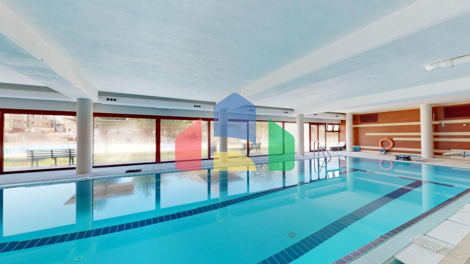 Роскошная квартира с одной спальней, гаражом, кладовкой и большой террасой