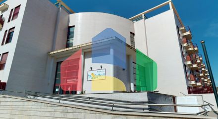 Роскошная квартира с одной спальней, гаражом, кладовкой и большой террасой Роскошная квартира с одной спальней, гаражом, кладовкой и большой террасой