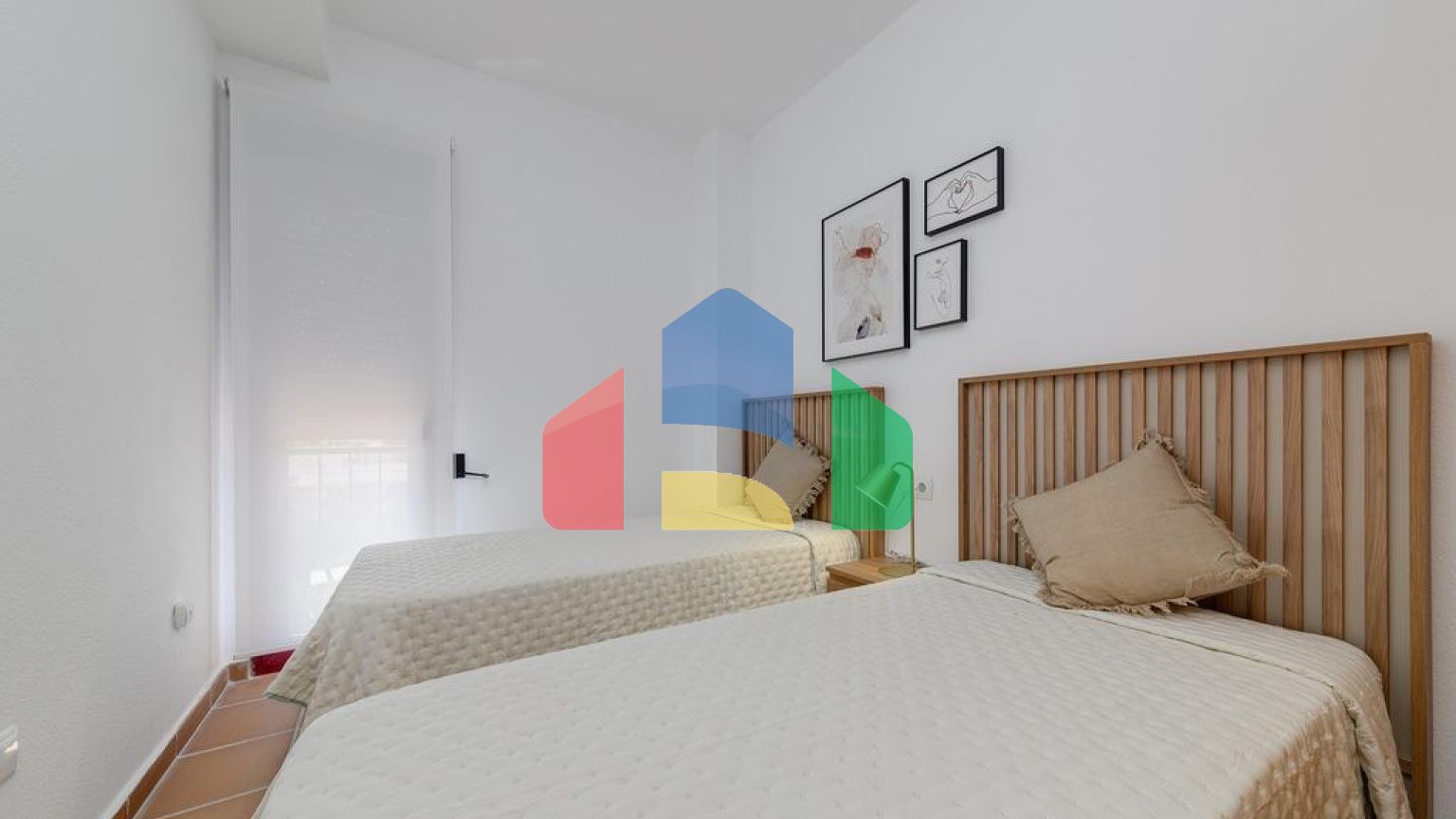 ДВУХКОМНАТНАЯ КВАРТИРА С ДВУМЯ Ванными комнатами и гаражом с кладовкой Бассейны Cуна Жакузи И Тренажерный за