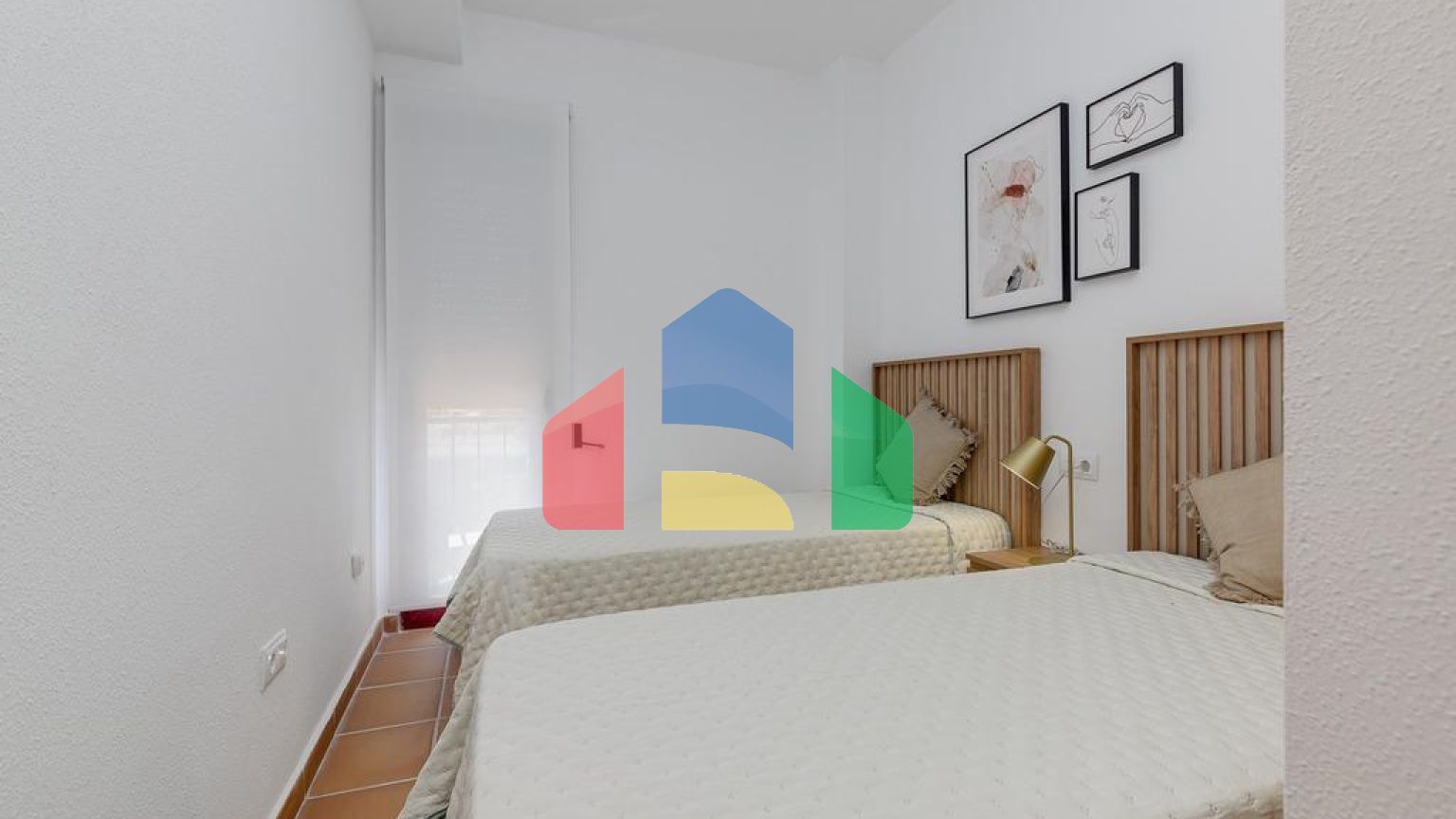 ДВУХКОМНАТНАЯ КВАРТИРА С ДВУМЯ Ванными комнатами и гаражом с кладовкой Бассейны Cуна Жакузи И Тренажерный за