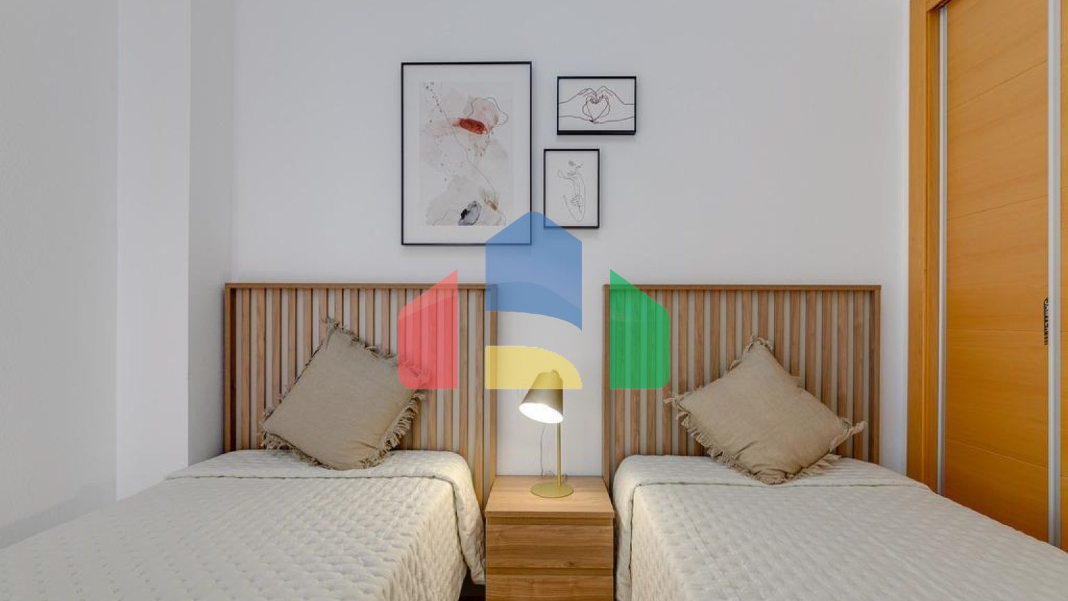 ДВУХКОМНАТНАЯ КВАРТИРА С ДВУМЯ Ванными комнатами и гаражом с кладовкой Бассейны Cуна Жакузи И Тренажерный за