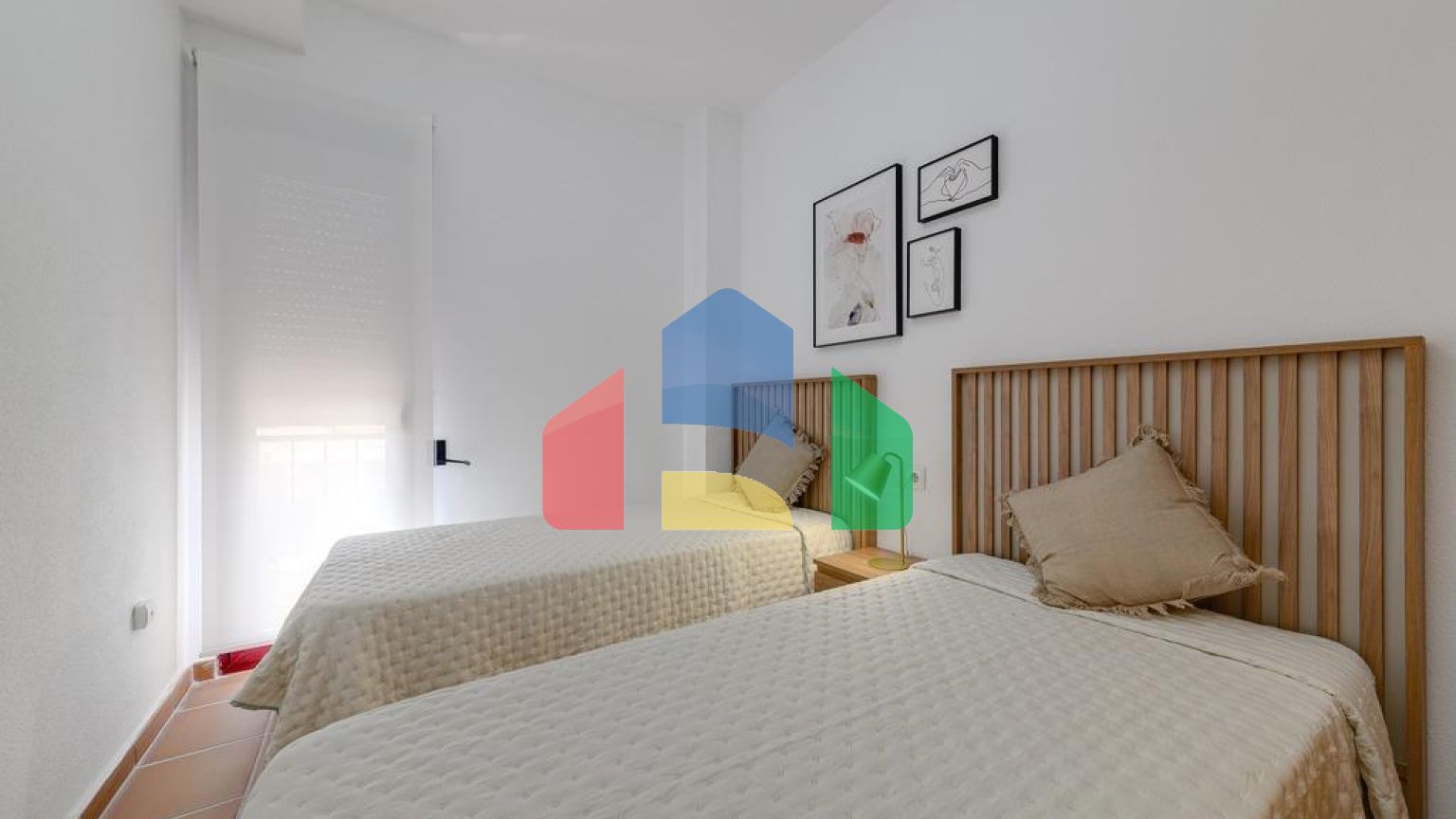 ДВУХКОМНАТНАЯ КВАРТИРА С ДВУМЯ Ванными комнатами и гаражом с кладовкой Бассейны Cуна Жакузи И Тренажерный за