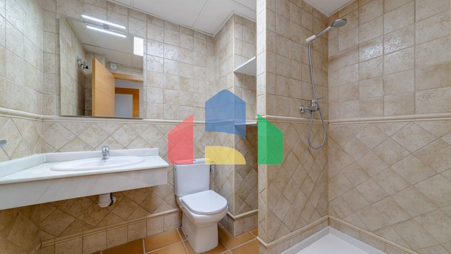 ДВУХКОМНАТНАЯ КВАРТИРА С ДВУМЯ Ванными комнатами и гаражом с кладовкой Бассейны Cуна Жакузи И Тренажерный за