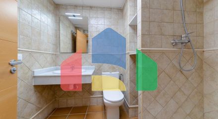 ДВУХКОМНАТНАЯ КВАРТИРА С ДВУМЯ Ванными комнатами и гаражом с кладовкой Бассейны Cуна Жакузи И Тренажерный за ДВУХКОМНАТНАЯ КВАРТИРА С ДВУМЯ Ванными комнатами и гаражом с кладовкой Бассейны Cуна Жакузи И Тренажерный за