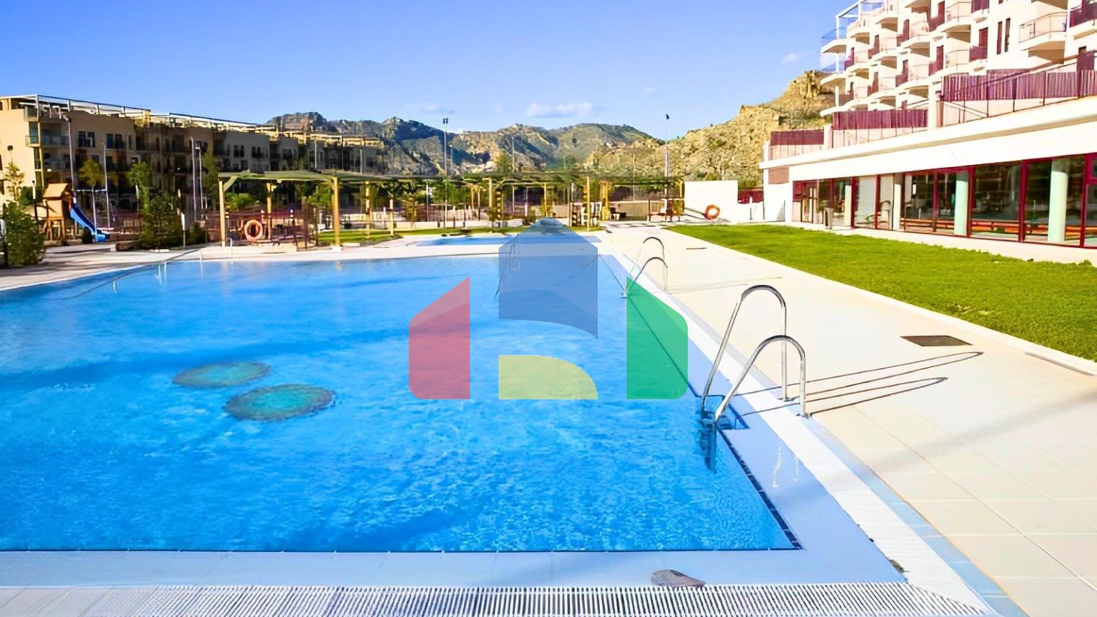 КРАСИВЫЙ ЖИЛОЙ КОМПЛЕКС РЯДОМ С АРЧЕНОЙ