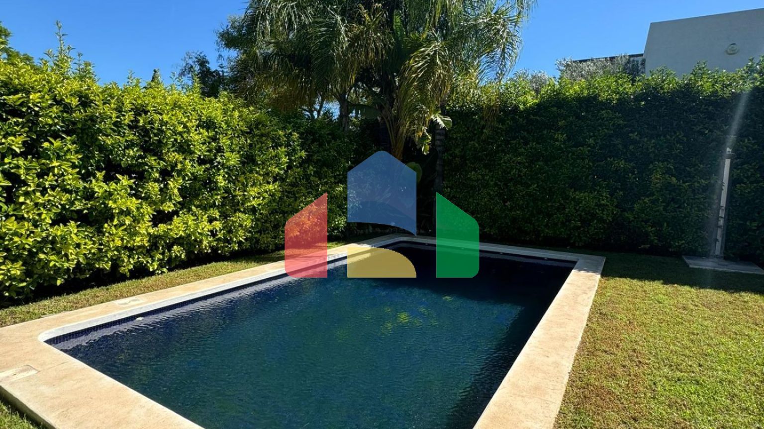 Роскошная вилла с садом и бассейном рядом с гольф-клубом Escorpio