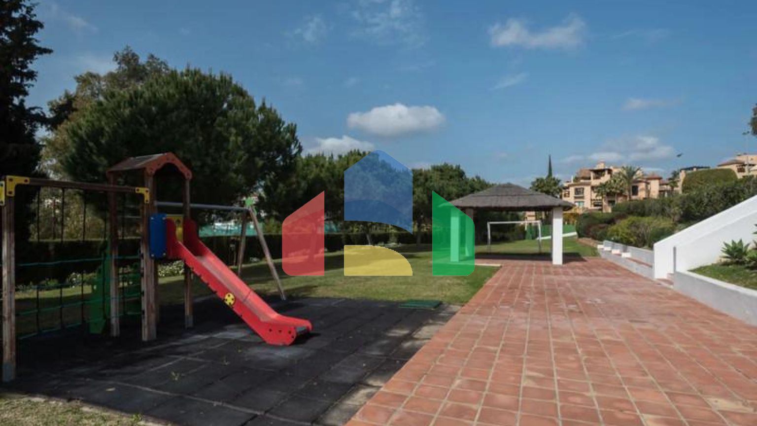 Таунхаус на продажу в Аталая