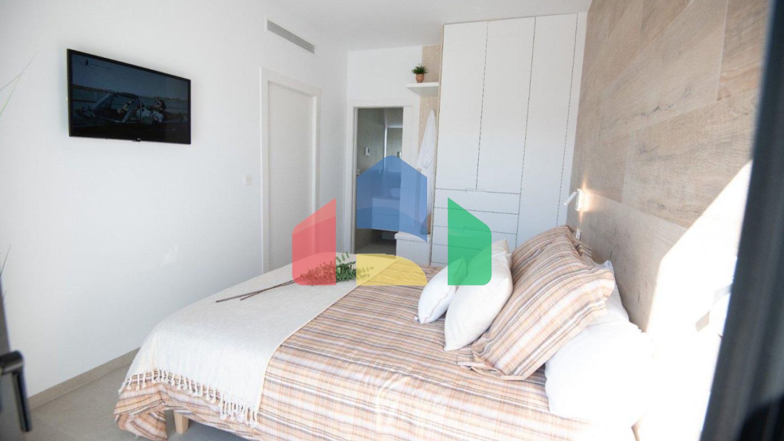 НОВЫЕ ТАУНХАУСЫ В САНТЬЯГО-ДЕ-ЛА-РИБЕРА