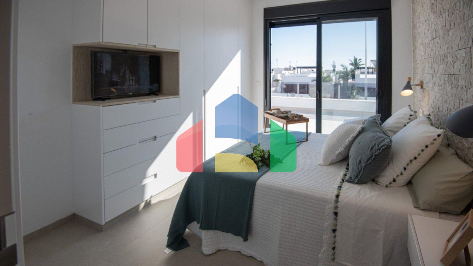 НОВЫЕ ТАУНХАУСЫ В САНТЬЯГО-ДЕ-ЛА-РИБЕРА