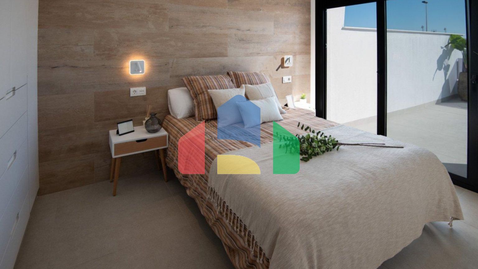 НОВЫЕ ТАУНХАУСЫ В САНТЬЯГО-ДЕ-ЛА-РИБЕРА