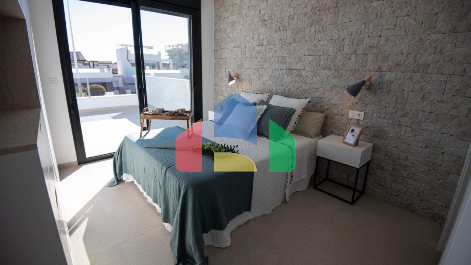 НОВЫЕ ТАУНХАУСЫ В САНТЬЯГО-ДЕ-ЛА-РИБЕРА