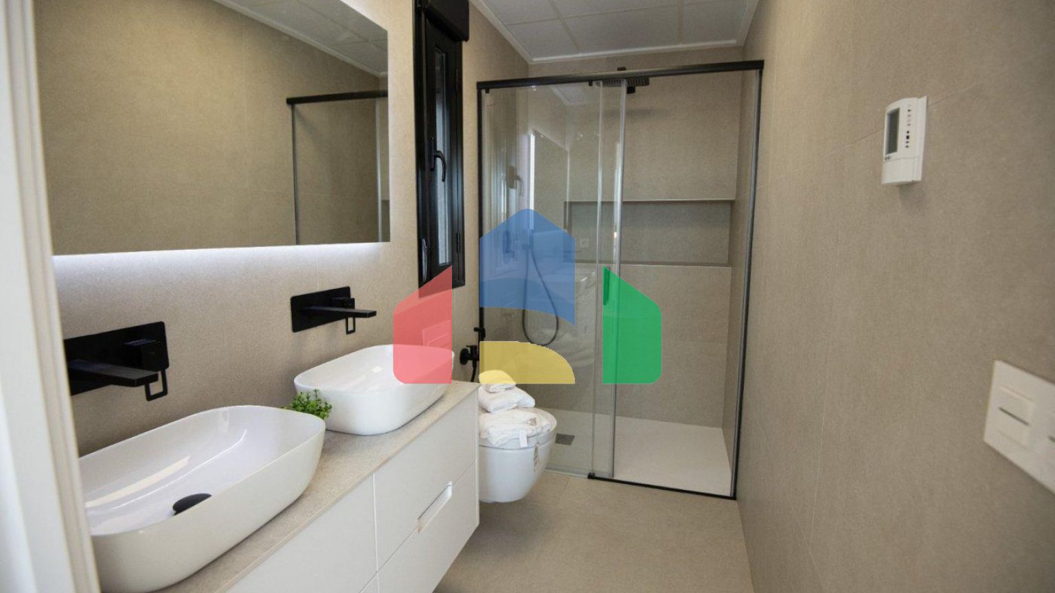 НОВЫЕ ТАУНХАУСЫ В САНТЬЯГО-ДЕ-ЛА-РИБЕРА