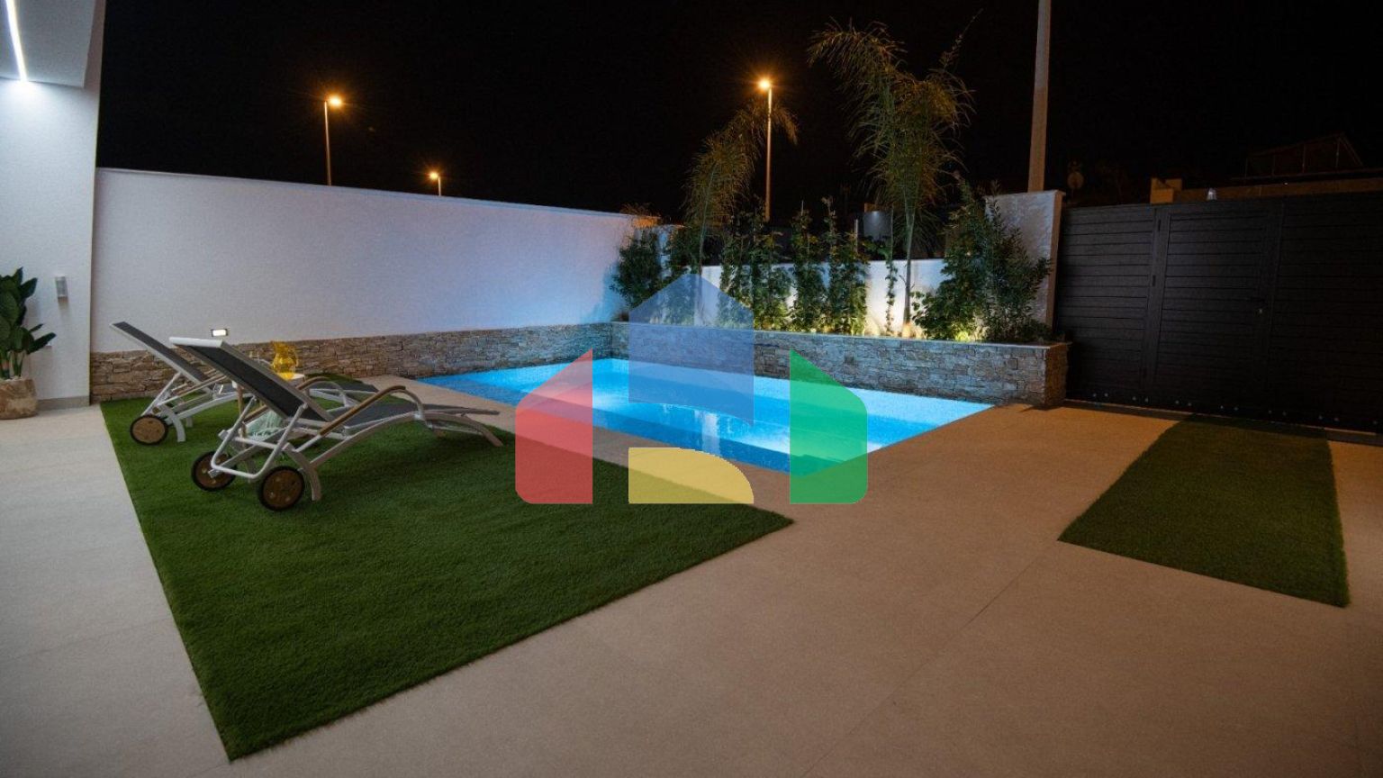 НОВЫЕ ТАУНХАУСЫ В САНТЬЯГО-ДЕ-ЛА-РИБЕРА