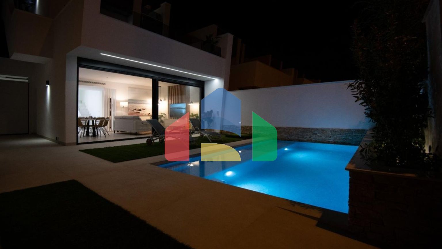 НОВЫЕ ТАУНХАУСЫ В САНТЬЯГО-ДЕ-ЛА-РИБЕРА