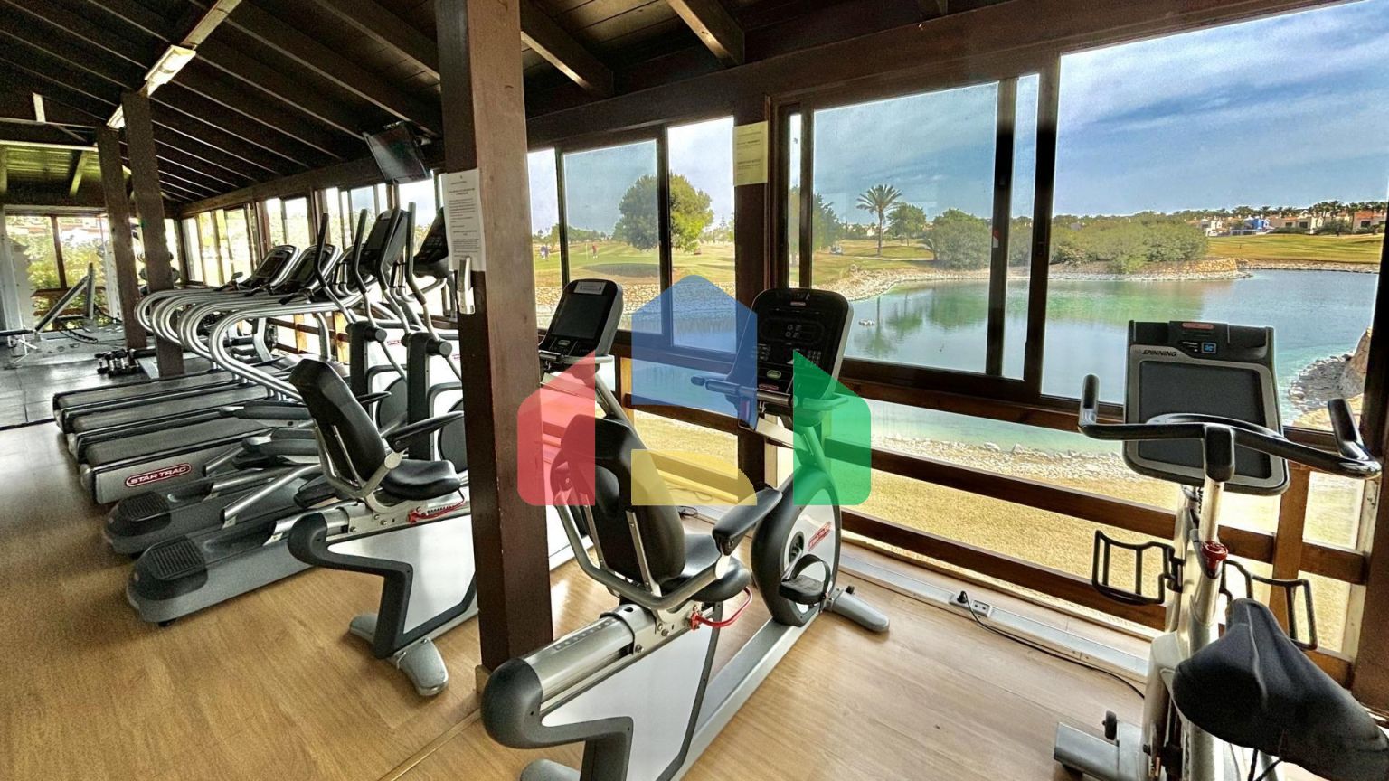 НОВЫЕ БУНГАЛО В РОДА ГОЛЬФ