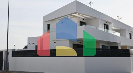 EXCLUSIVITY AND WELL-BEING: VILLA WITH GARDEN AND PRIVATE GARAGE