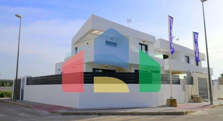 EXCLUSIVITY AND WELL-BEING: VILLA WITH GARDEN AND PRIVATE GARAGE
