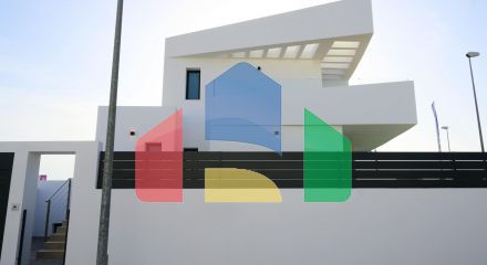 EXCLUSIVITY AND WELL-BEING: VILLA WITH GARDEN AND PRIVATE GARAGE