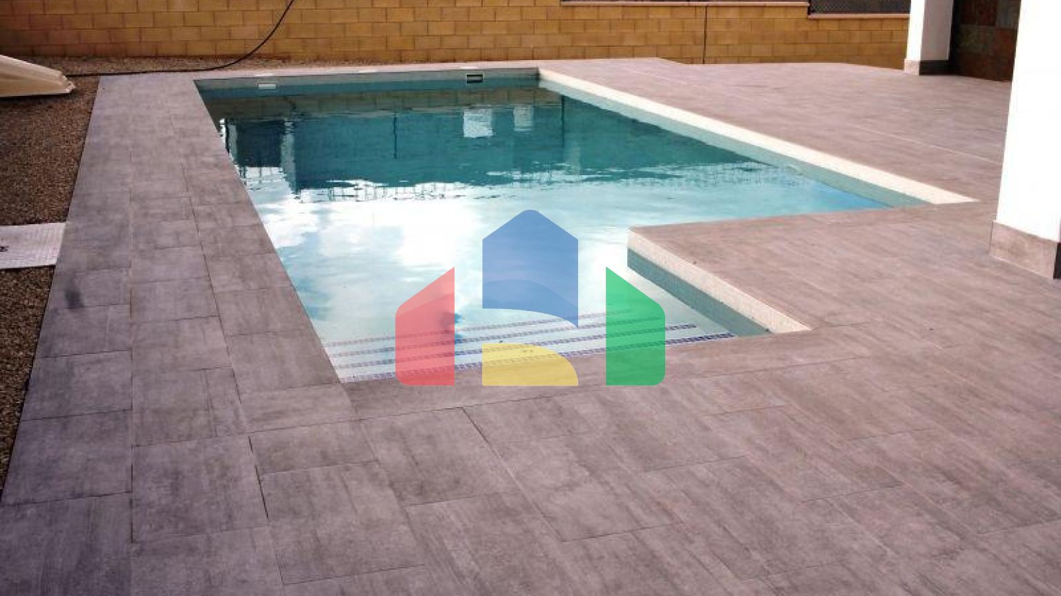 ВИЛЛА МЕЖДУ МОРЕМ И ГОРАМИ