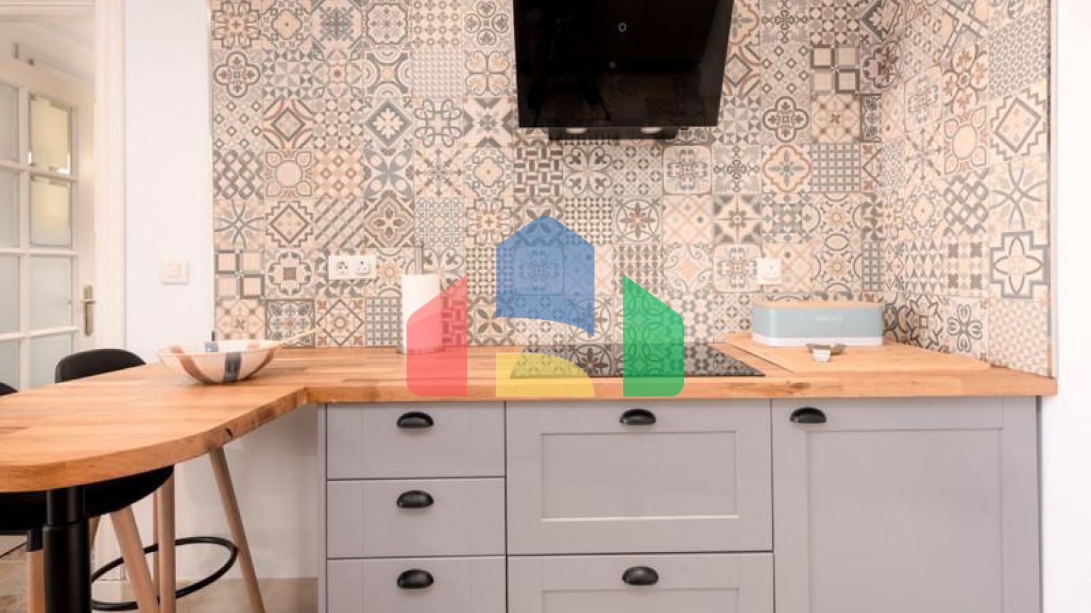 Стильная квартира с видом на горы и сад в Касарес-Плайя