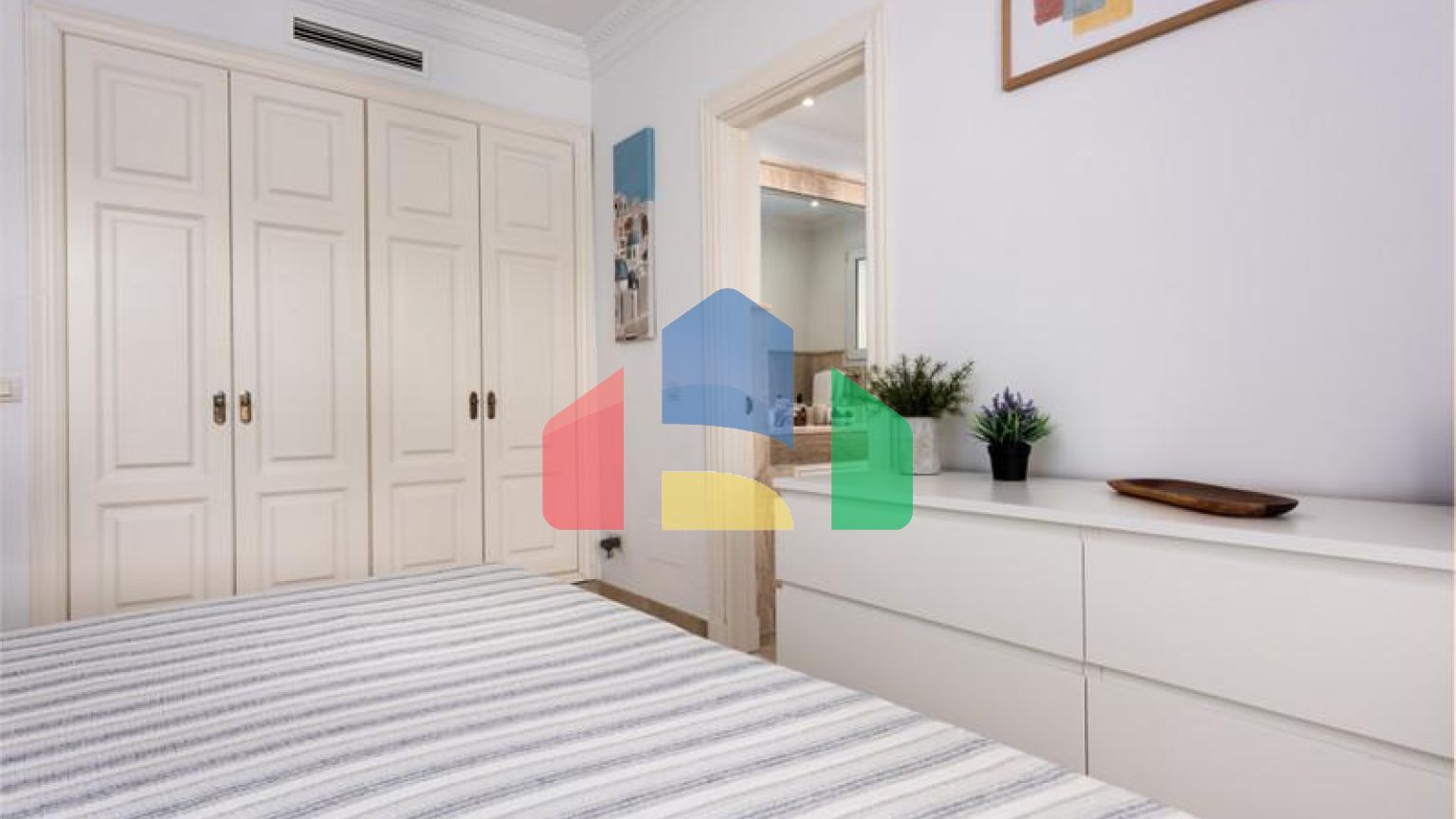 Стильная квартира с видом на горы и сад в Касарес-Плайя