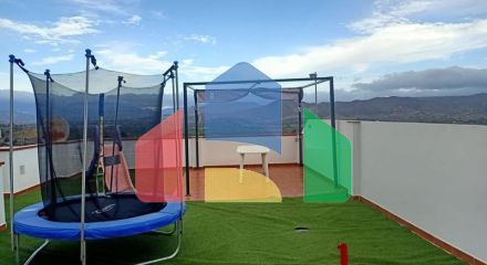 Квартира с террасой на верхнем этаже в Картаме Квартира с террасой на верхнем этаже в Картаме