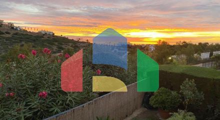 (EN) BEAUTIFUL APARTMENT WITH PRIVATE GARDEN AND STUNNING SEA VIEWS