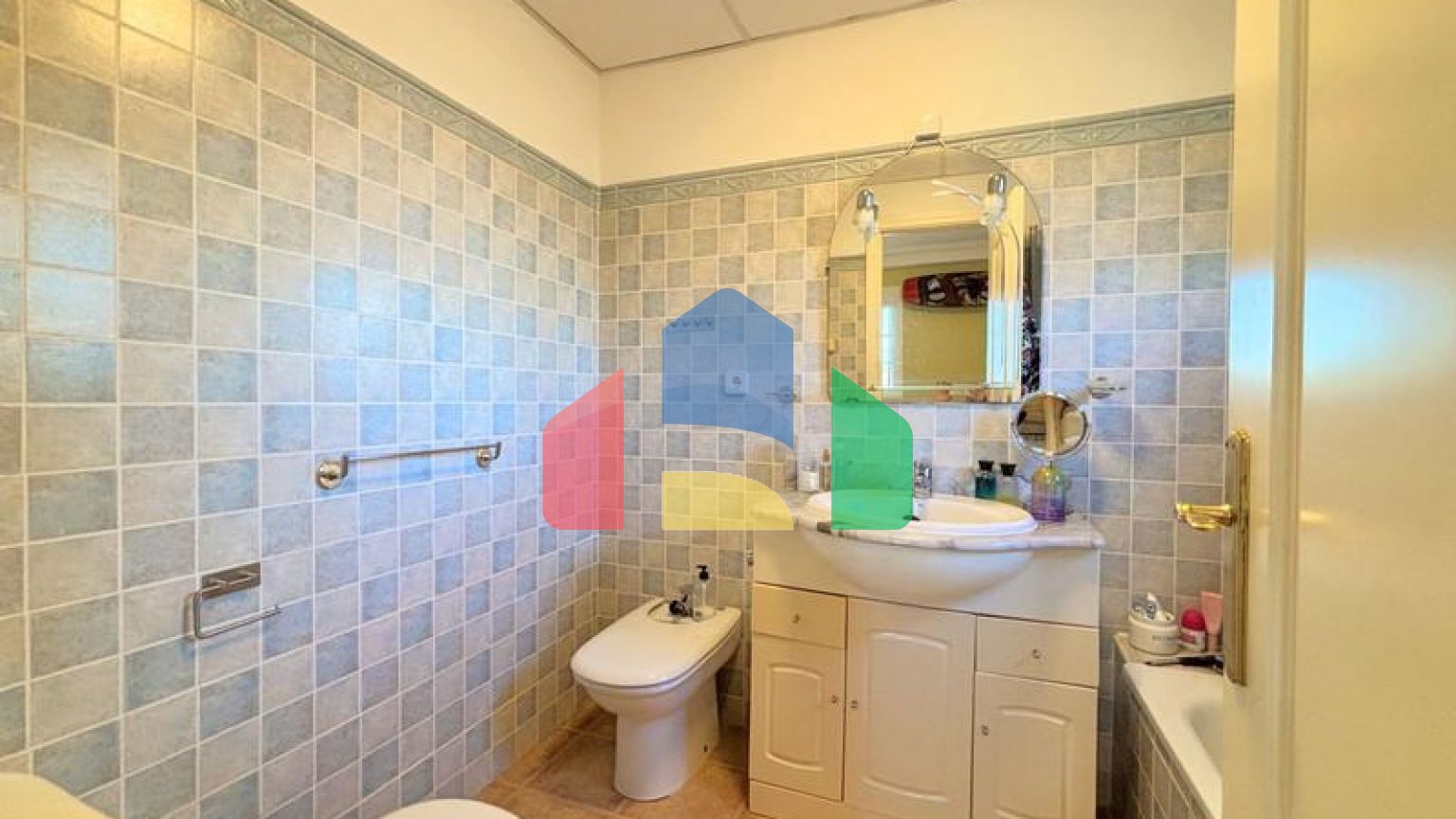 (EN) BEAUTIFUL APARTMENT WITH PRIVATE GARDEN AND STUNNING SEA VIEWS