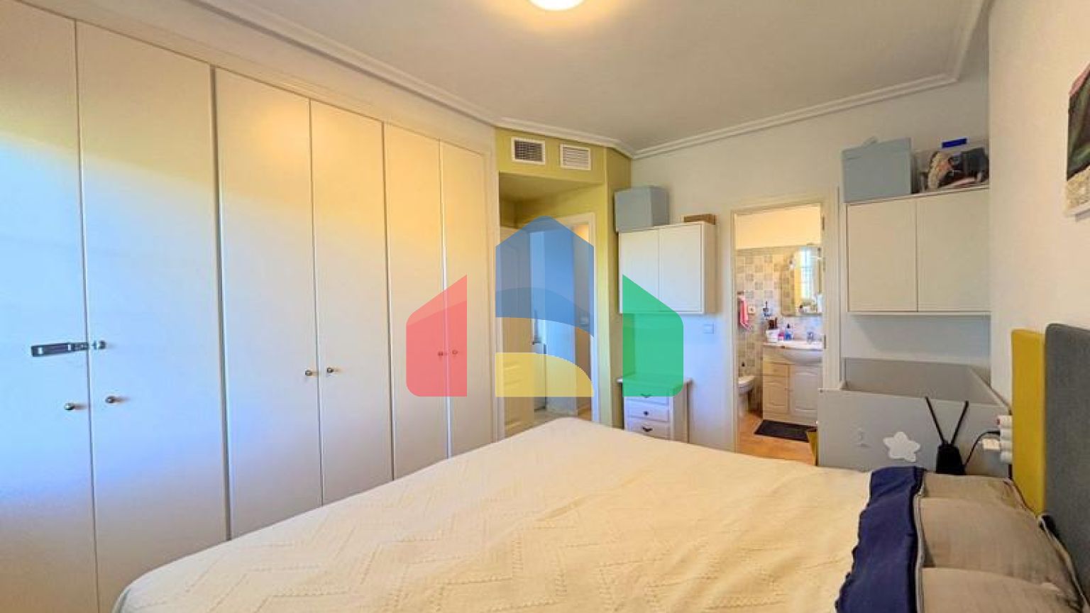 (EN) BEAUTIFUL APARTMENT WITH PRIVATE GARDEN AND STUNNING SEA VIEWS