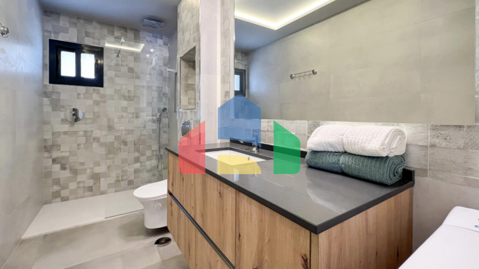 Изысканный двухуровневый пентхаус в самом сердце центра Бенахависа