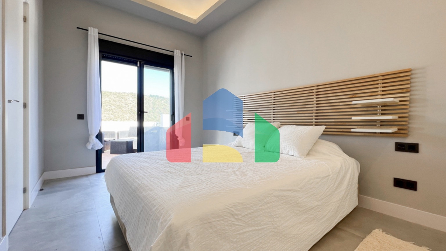 Изысканный двухуровневый пентхаус в самом сердце центра Бенахависа