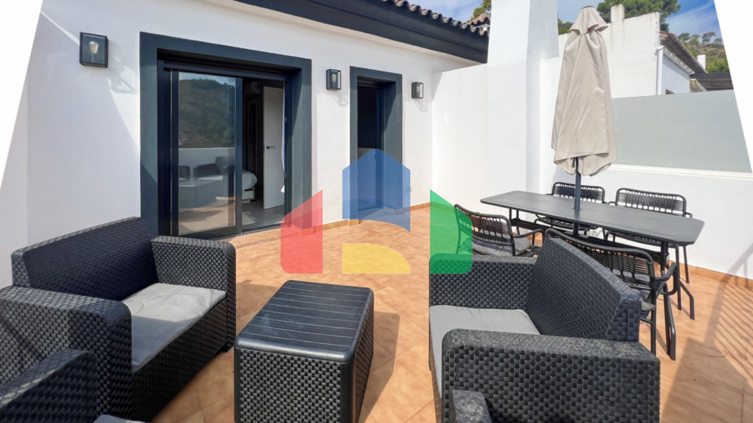 Изысканный двухуровневый пентхаус в самом сердце центра Бенахависа