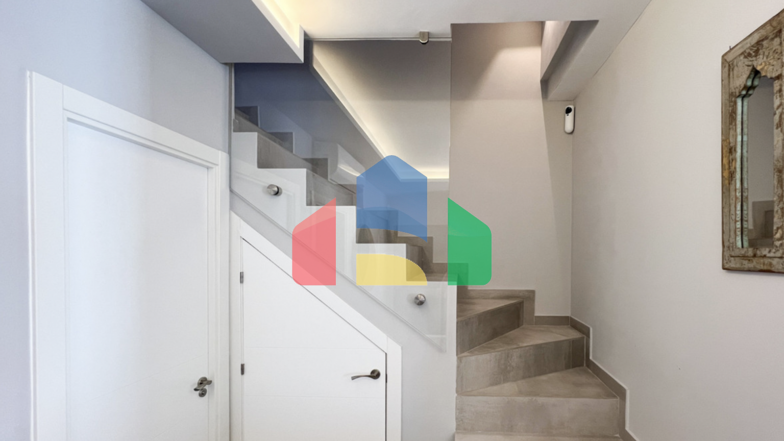 Изысканный двухуровневый пентхаус в самом сердце центра Бенахависа