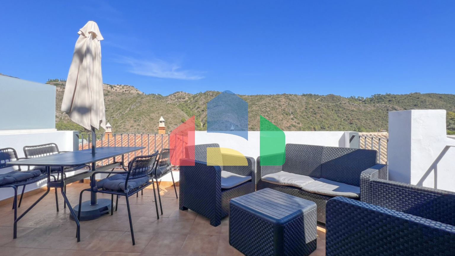 Изысканный двухуровневый пентхаус в самом сердце центра Бенахависа