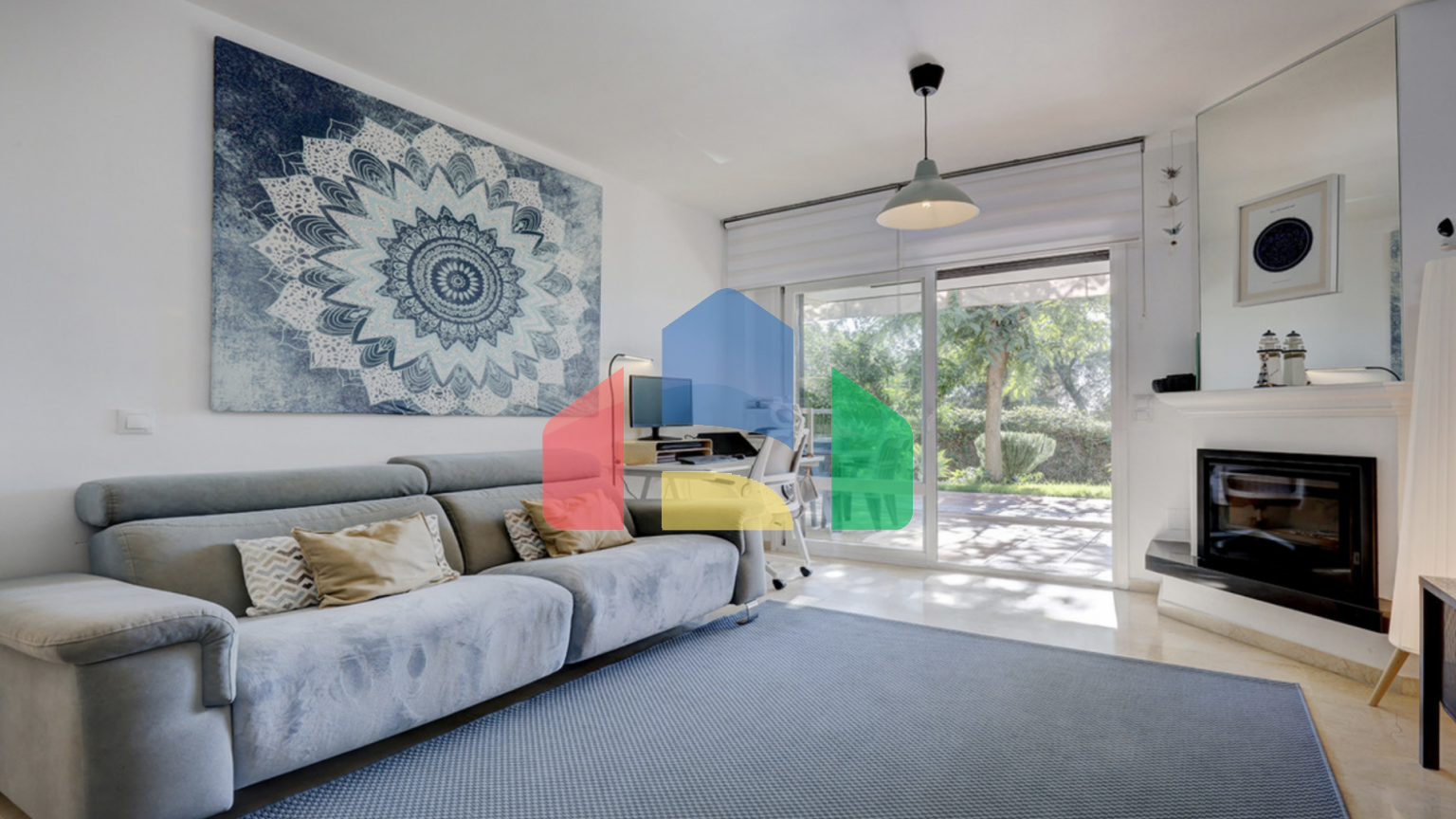 Красиво меблированный апартамент с 2 спальнями и 2 ванными комнатами на первом этаж в Эстепоне