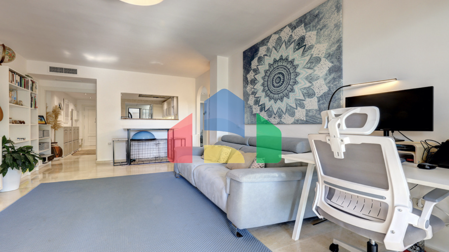 Красиво меблированный апартамент с 2 спальнями и 2 ванными комнатами на первом этаж в Эстепоне