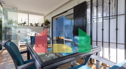 Красиво меблированный апартамент с 2 спальнями и 2 ванными комнатами на первом этаж в Эстепоне