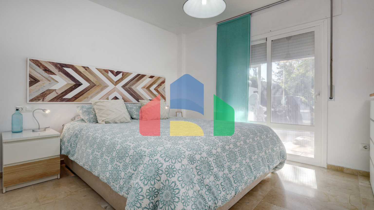 Красиво меблированный апартамент с 2 спальнями и 2 ванными комнатами на первом этаж в Эстепоне