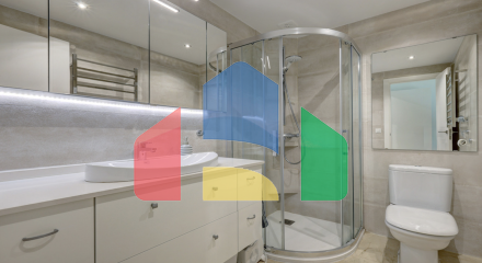 Красиво меблированный апартамент с 2 спальнями и 2 ванными комнатами на первом этаж в Эстепоне