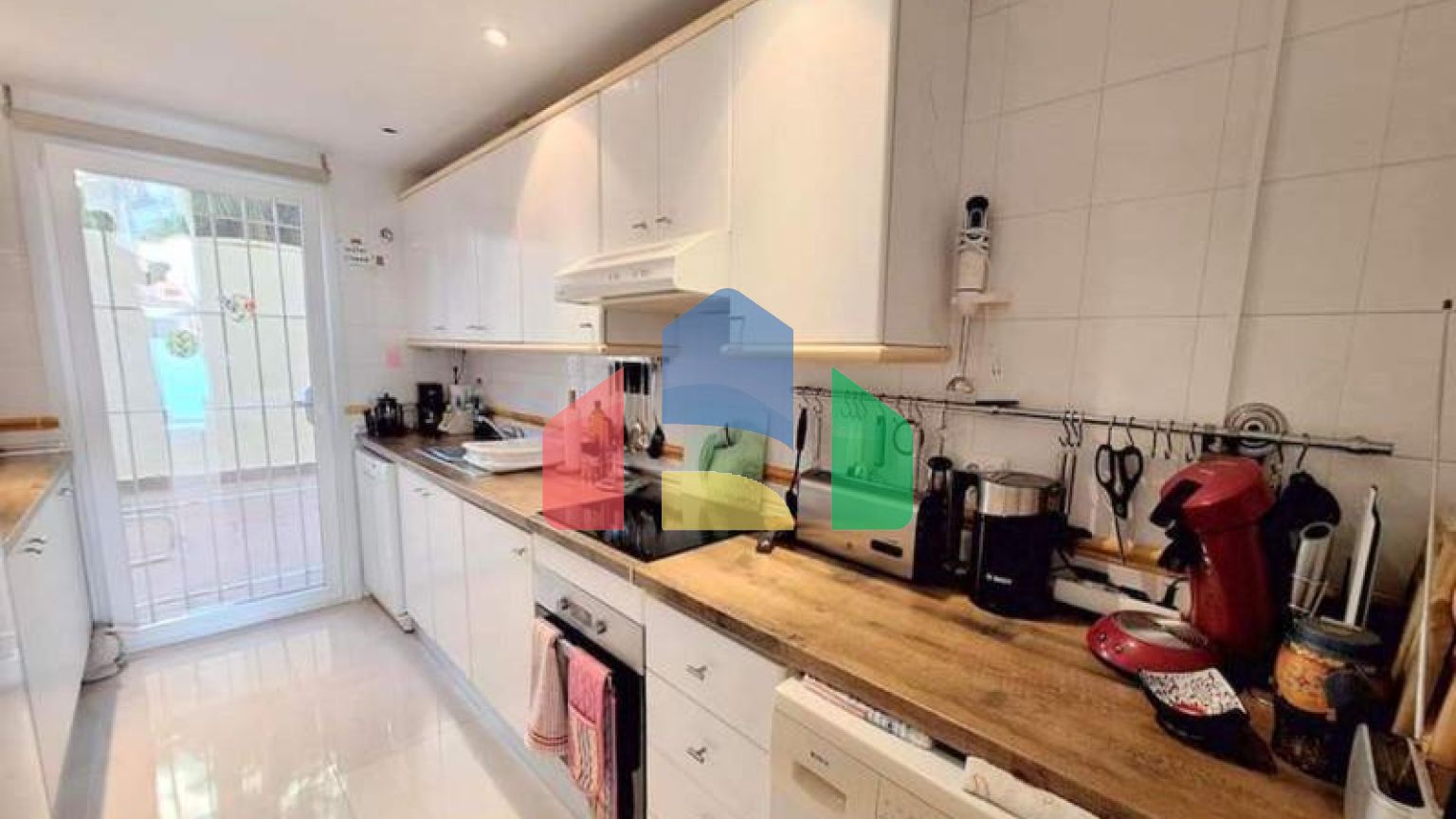 Стильная Квартира на Первом Этажe с Просторными Террасами в Касарес Плайя